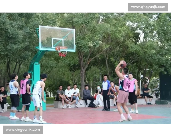 激烈对决展现网球风采 球场上激情四溢的巅峰对抗与技术较量